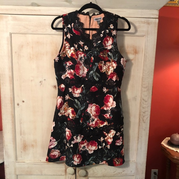 Chelsea28 Dresses & Skirts - 🌺🌼Chelsea28 Blk Foxie Floral Fit & Flare Mini Dress